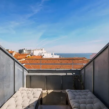 View ! Penthouse Historical Center With 3 Terasses Amazing River View Daire Lisboa